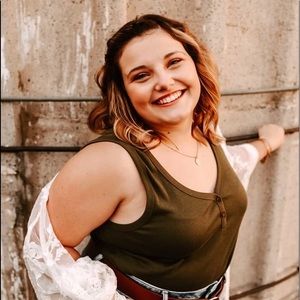 Meet your Posher, Madalynn